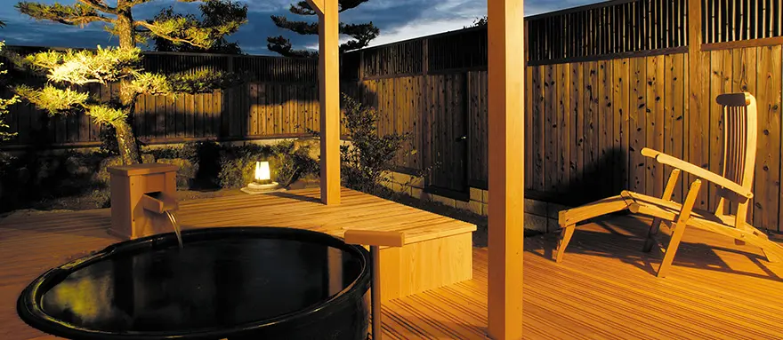 A room with an open-air bath